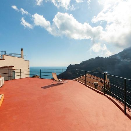 Donna Carmela Apartment Скала Экстерьер фото