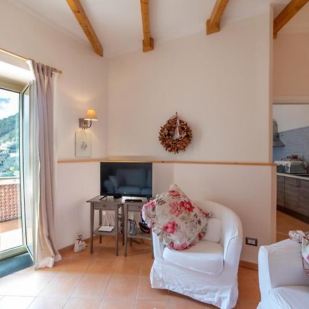 Donna Carmela Apartment Скала Экстерьер фото