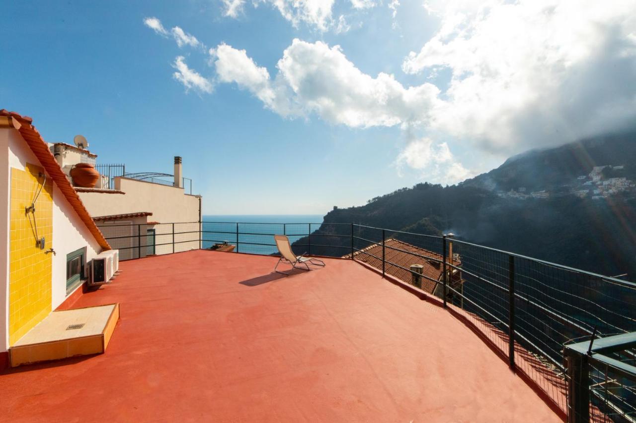 Donna Carmela Apartment Скала Экстерьер фото