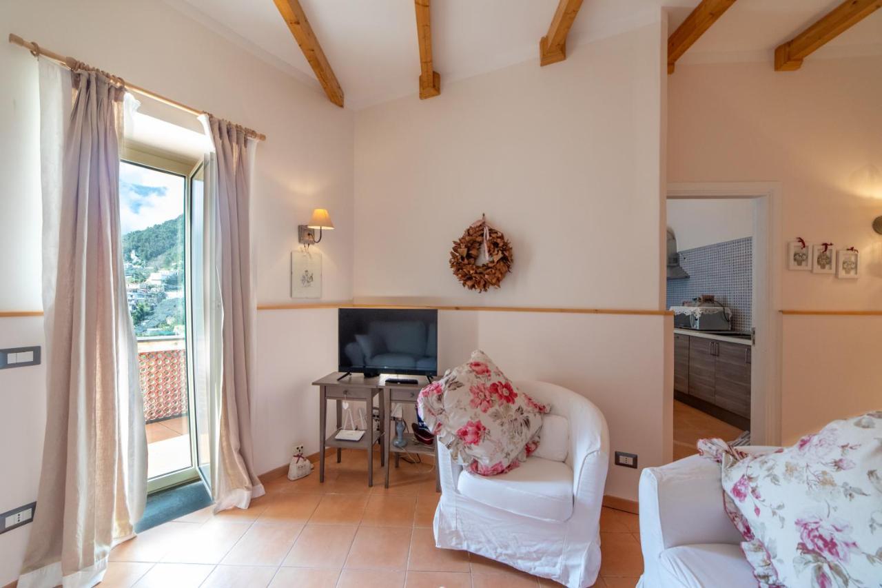 Donna Carmela Apartment Скала Экстерьер фото