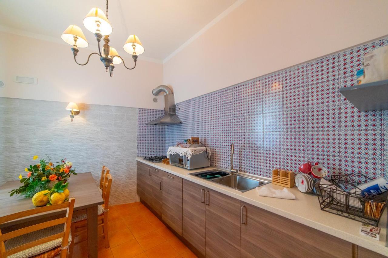 Donna Carmela Apartment Скала Экстерьер фото