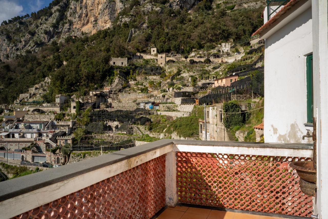 Donna Carmela Apartment Скала Экстерьер фото