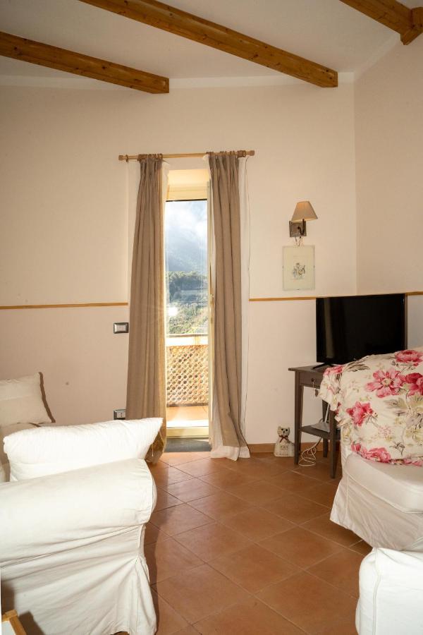 Donna Carmela Apartment Скала Экстерьер фото