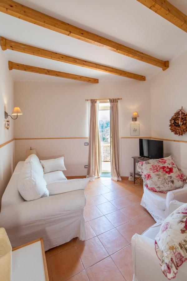 Donna Carmela Apartment Скала Экстерьер фото