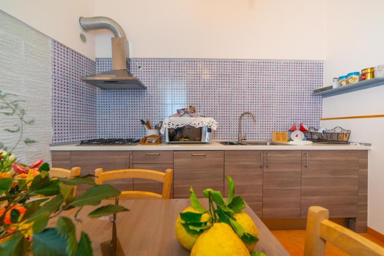Donna Carmela Apartment Скала Экстерьер фото