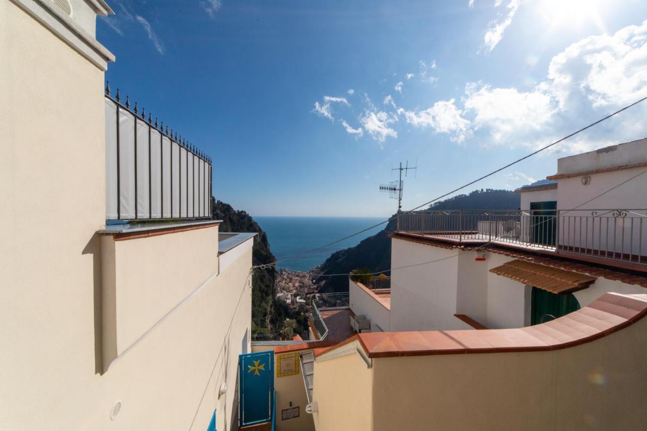 Donna Carmela Apartment Скала Экстерьер фото